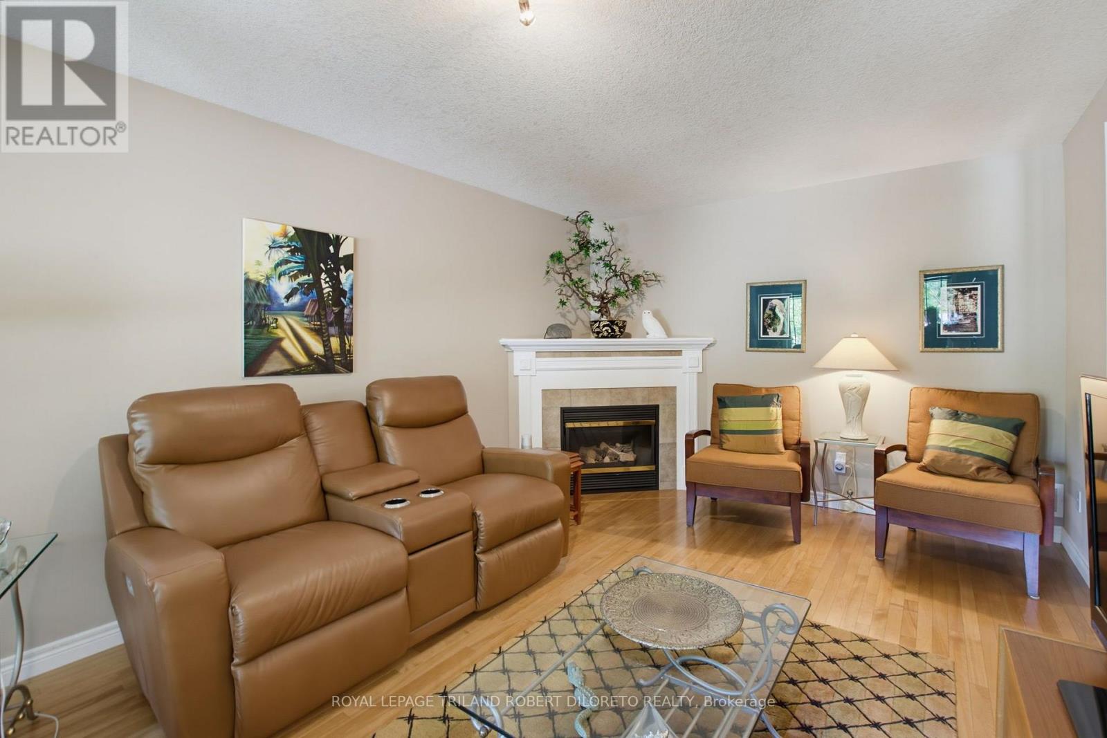 9989 Oxbow Drive Property Photo 10