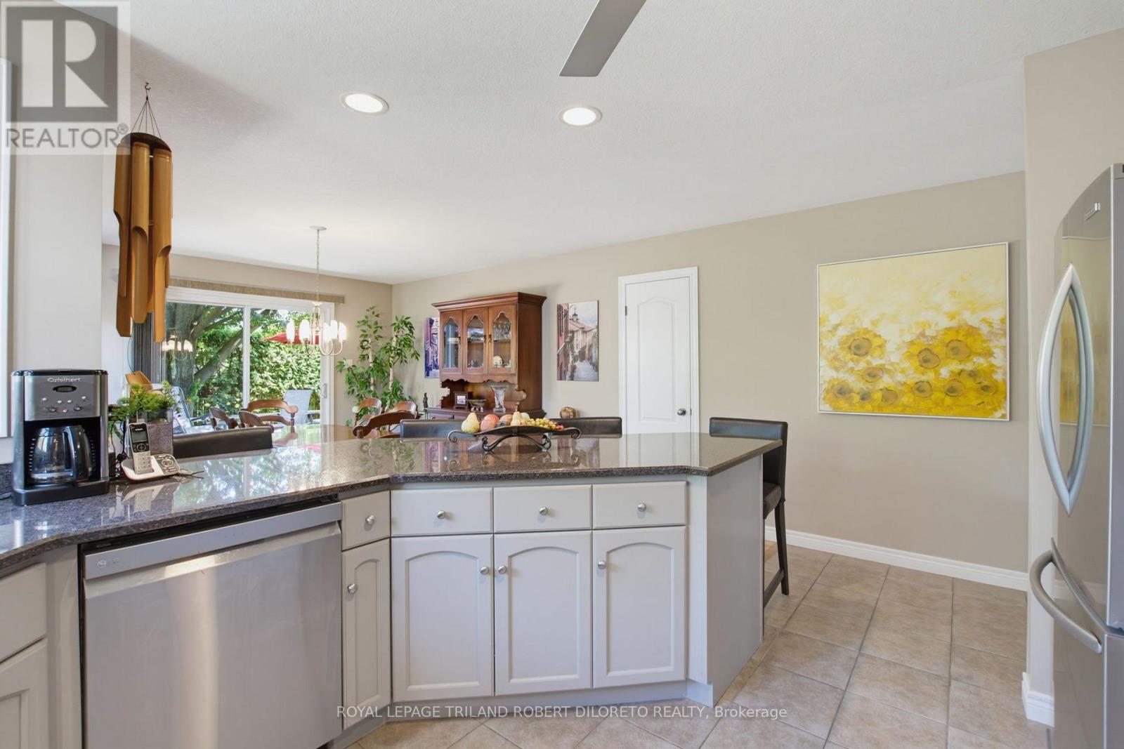 9989 Oxbow Drive Property Photo 14