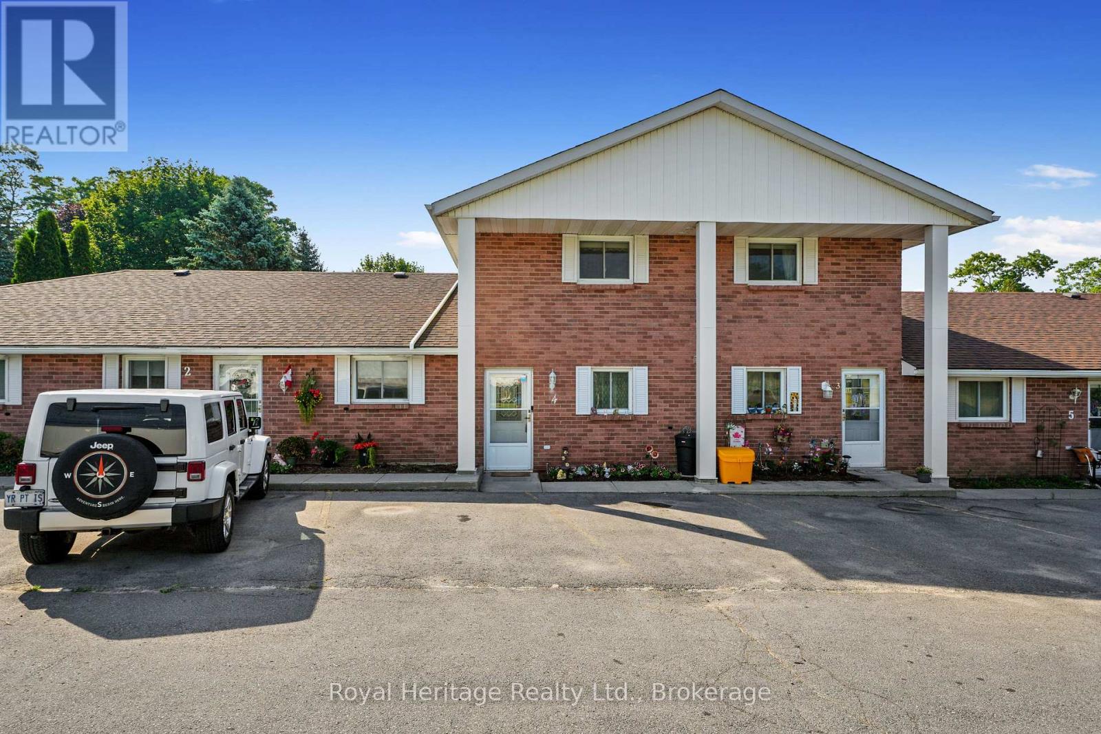 4 - 97 DUNDAS STREET Property Photo 1