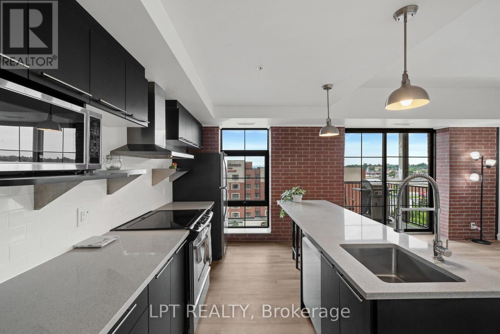 707 - 555 Anand Private Property Photo 14