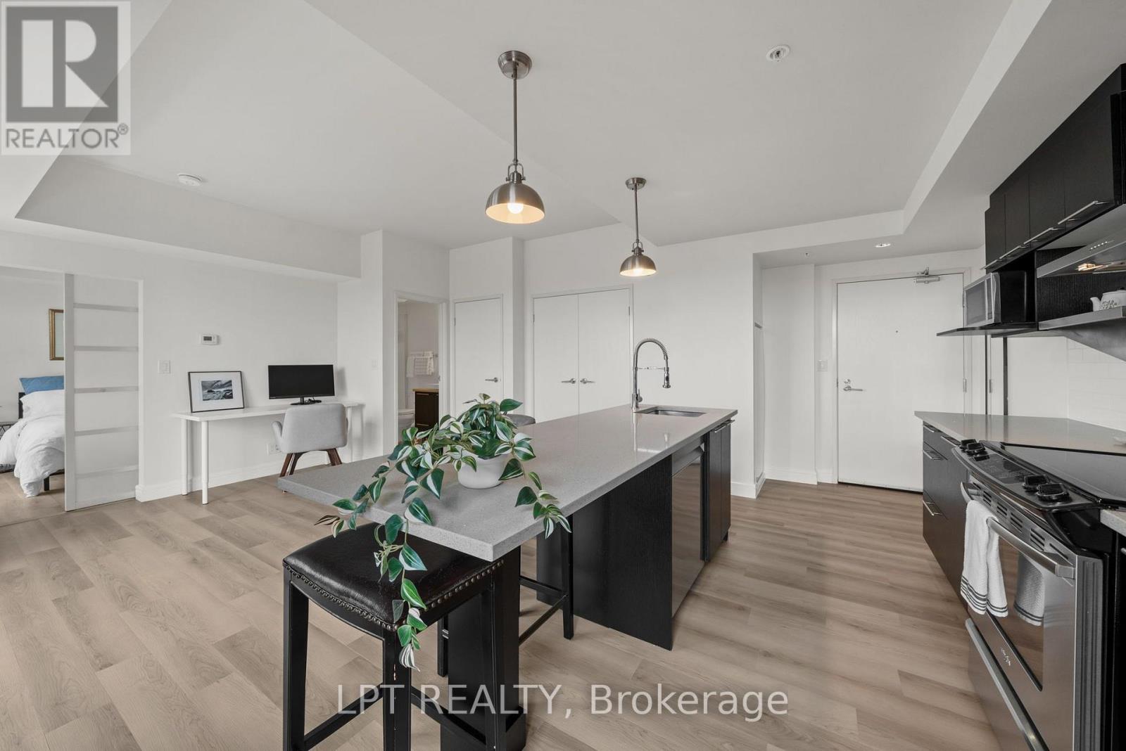 707 - 555 Anand Private Property Photo 17