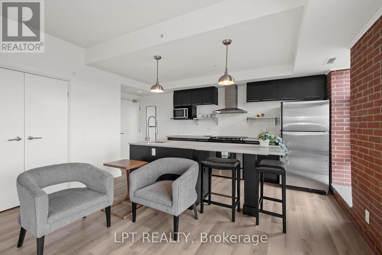 707 - 555 Anand Private Property Photo 18
