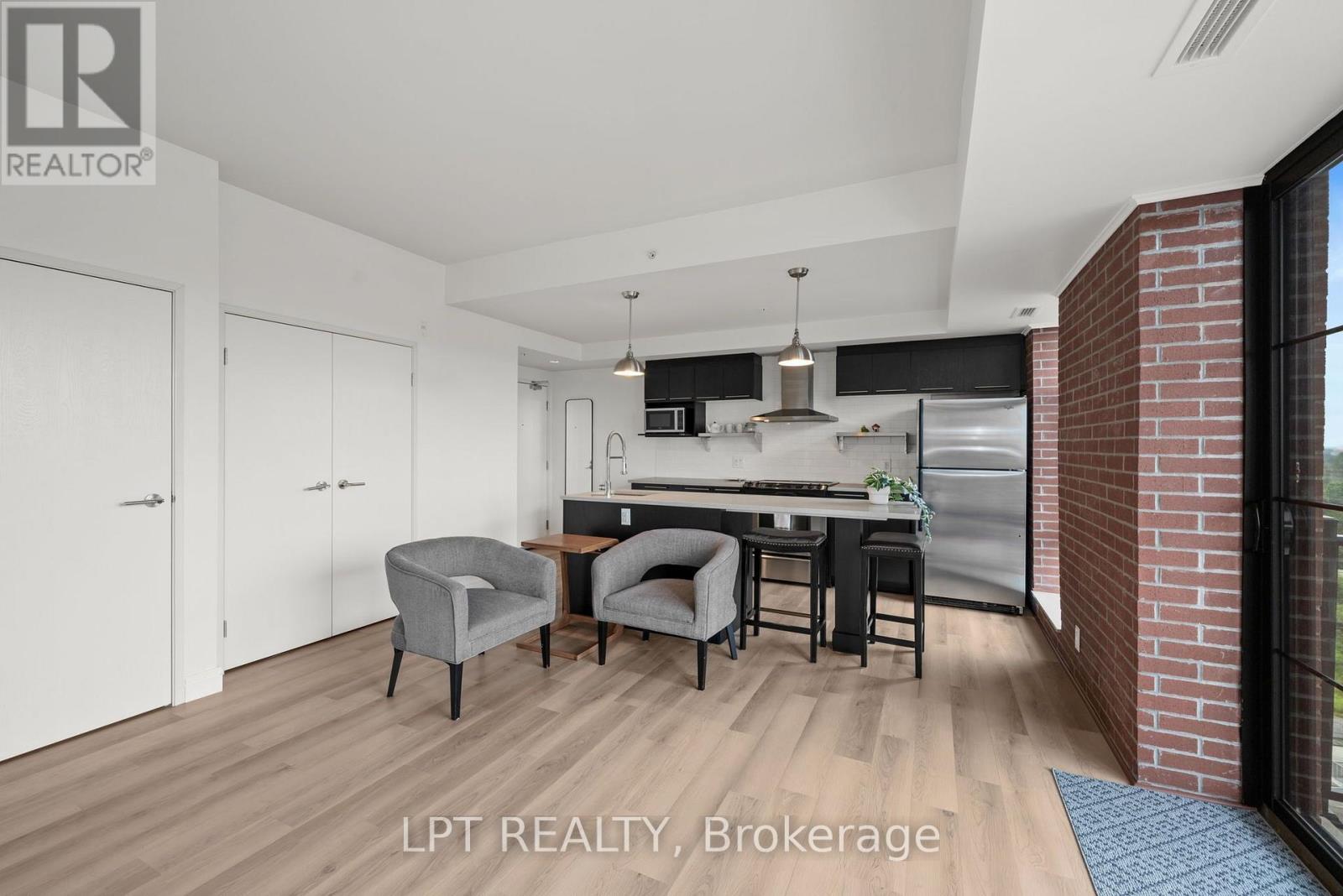 707 - 555 Anand Private Property Photo 23