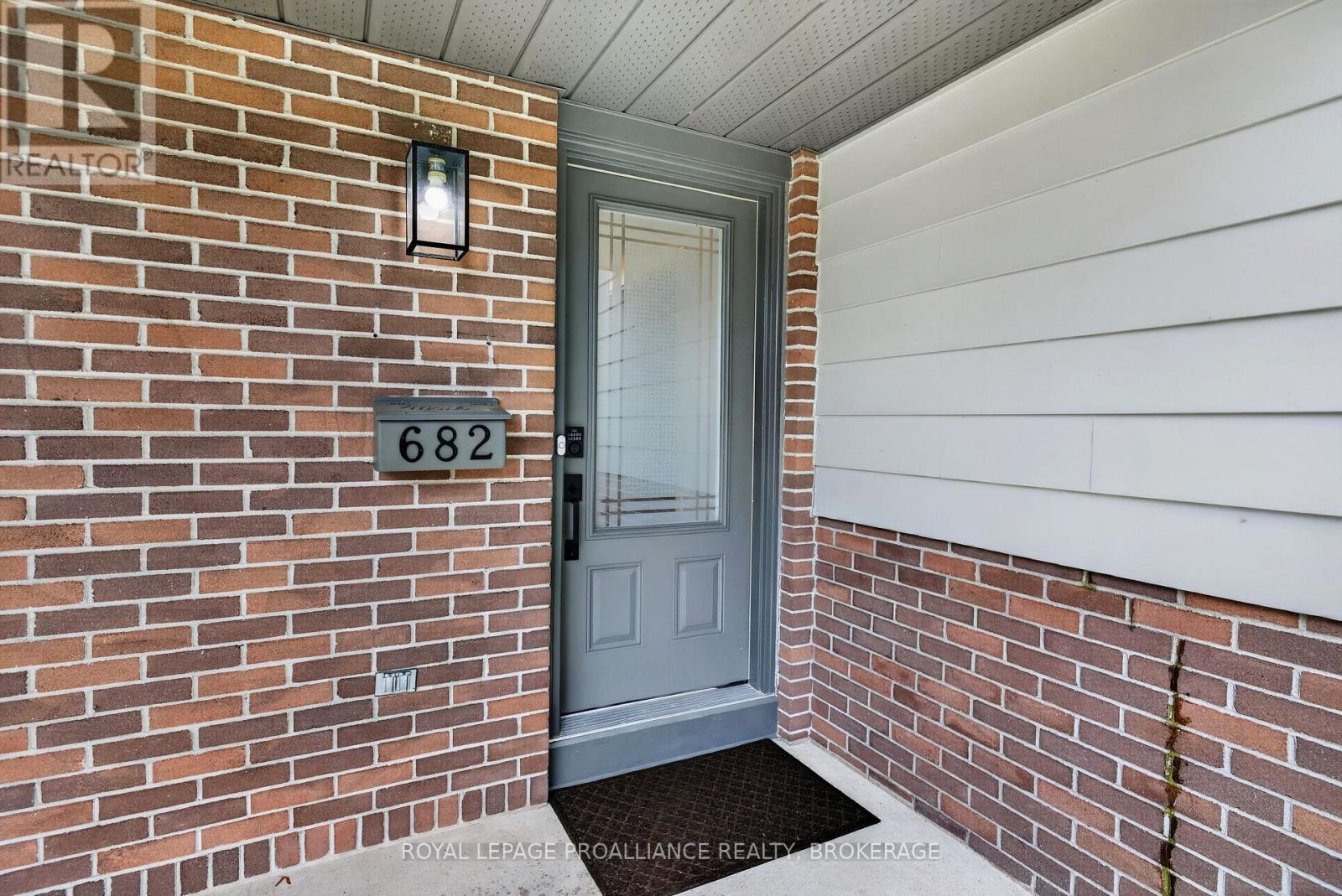 682 Carnaby Street Property Photo 6