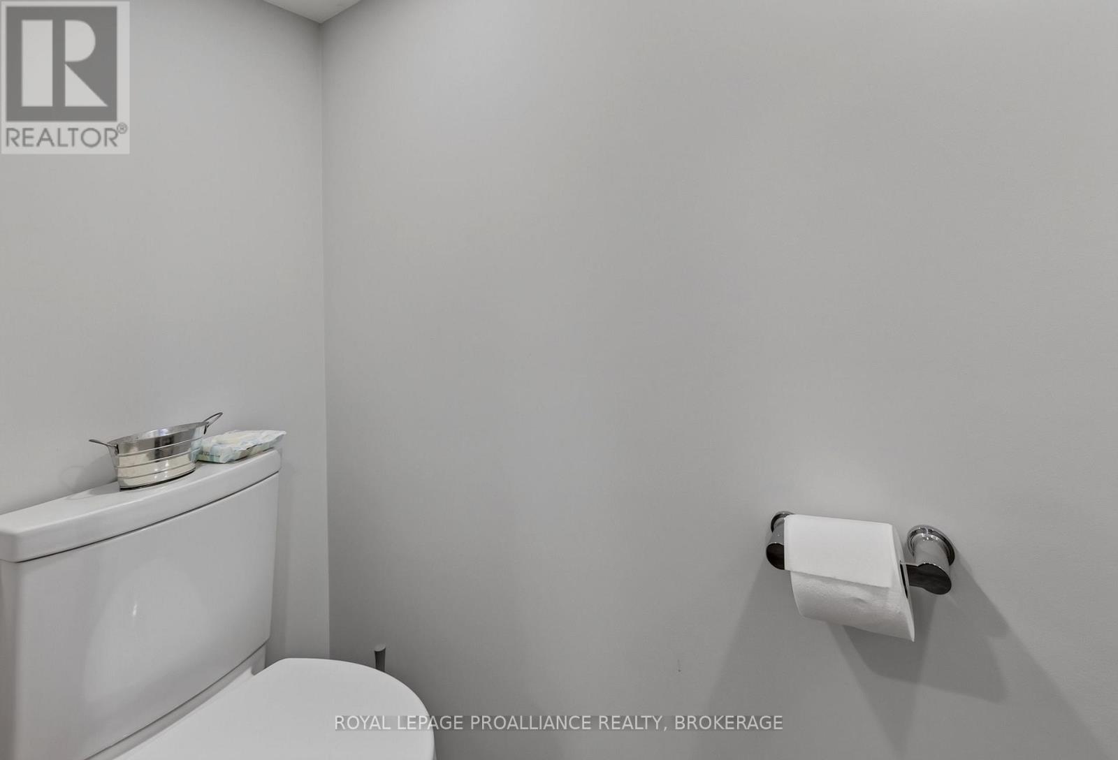 682 Carnaby Street Property Photo 33