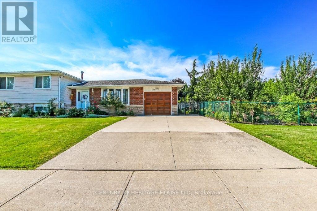 63 Confederation Drive Property Photo 1
