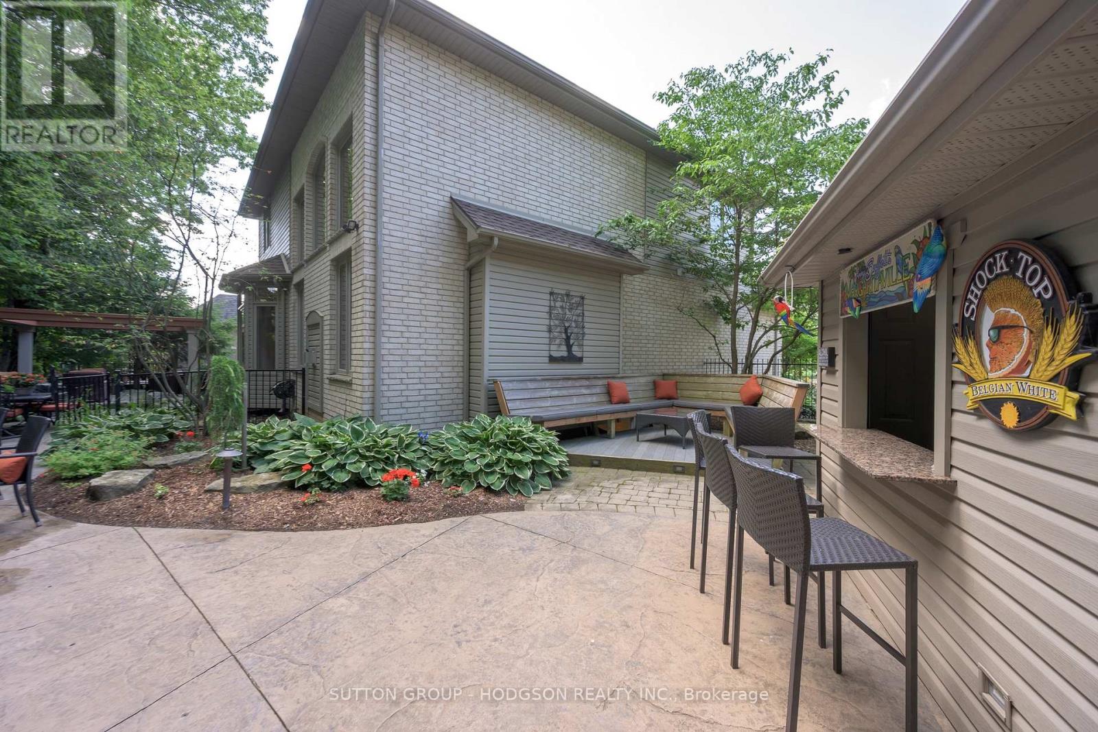 656 Robertson Place Property Photo 9