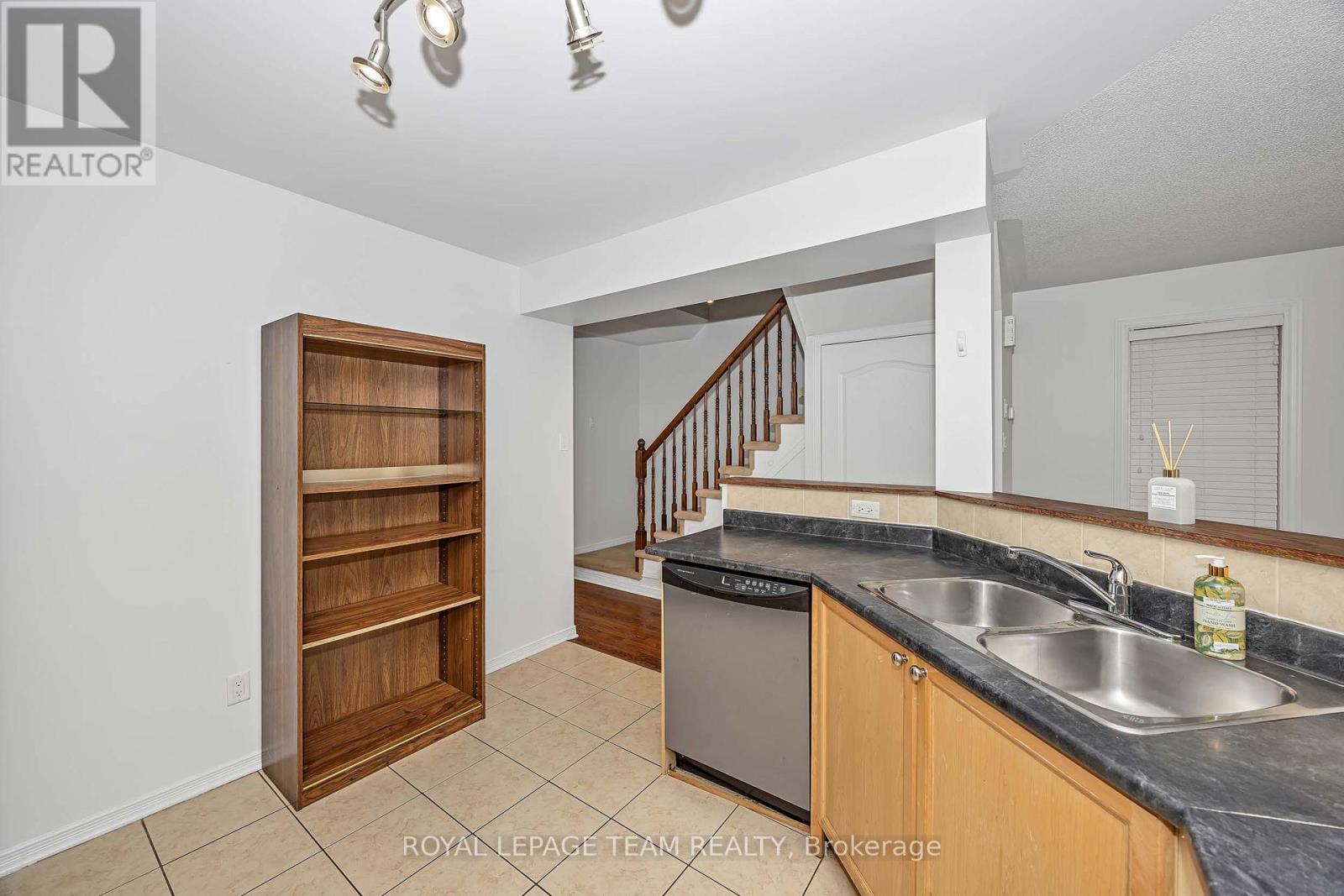 323 Freedom Private Property Photo 6
