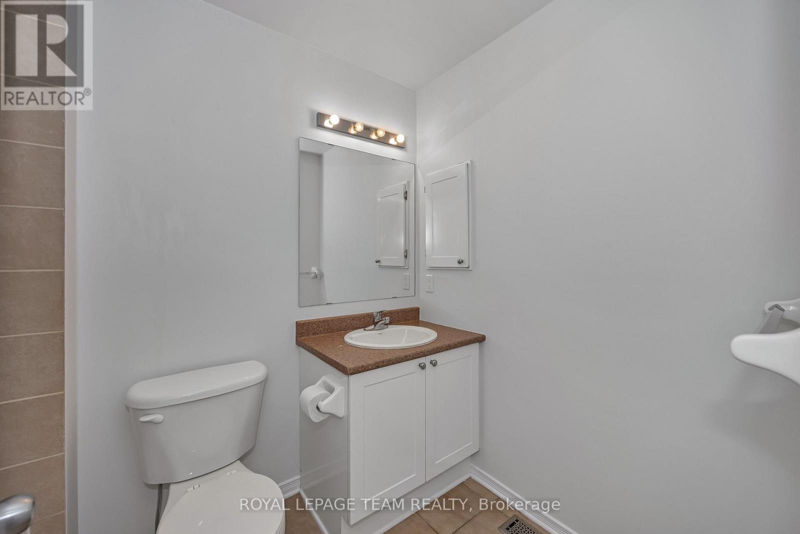323 Freedom Private Property Photo 26
