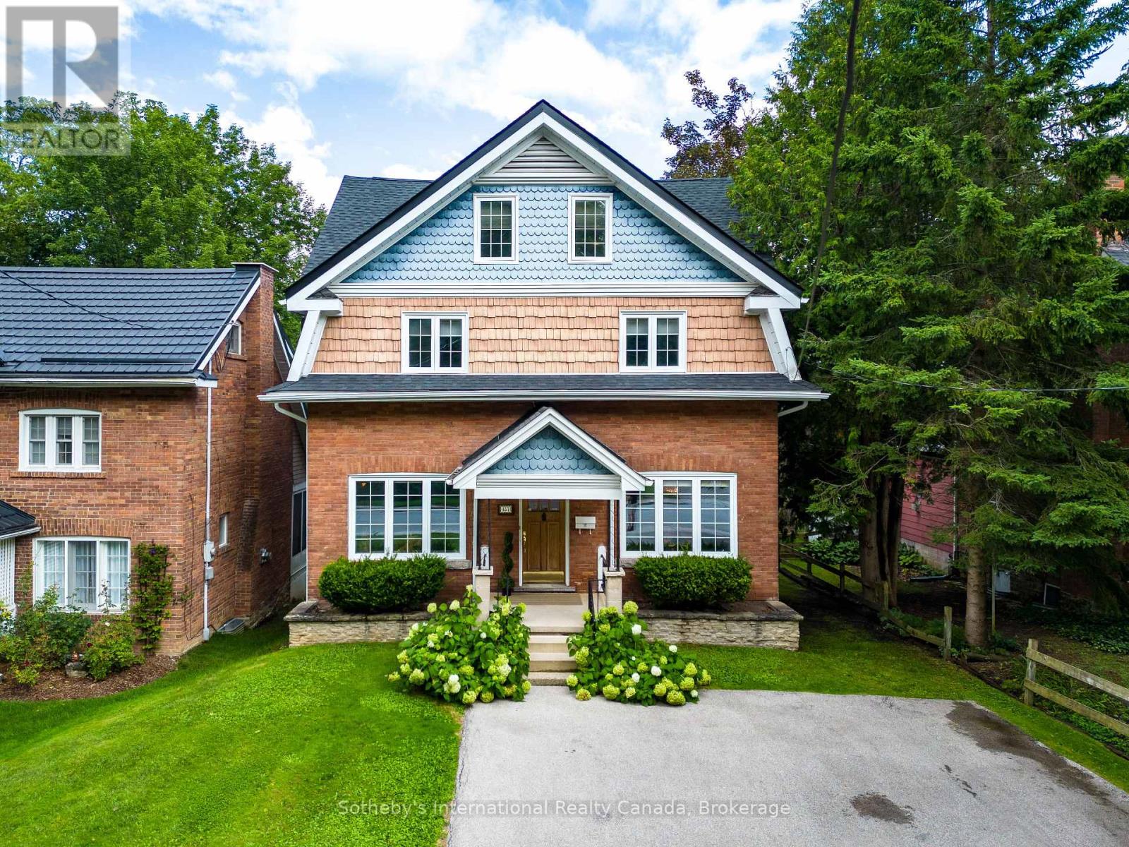 457 2ND AVENUE W Property Photo 1