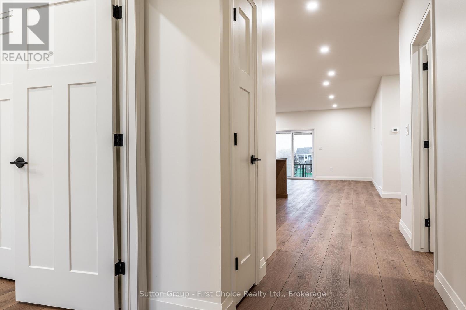 238 Henry Street Property Photo 5