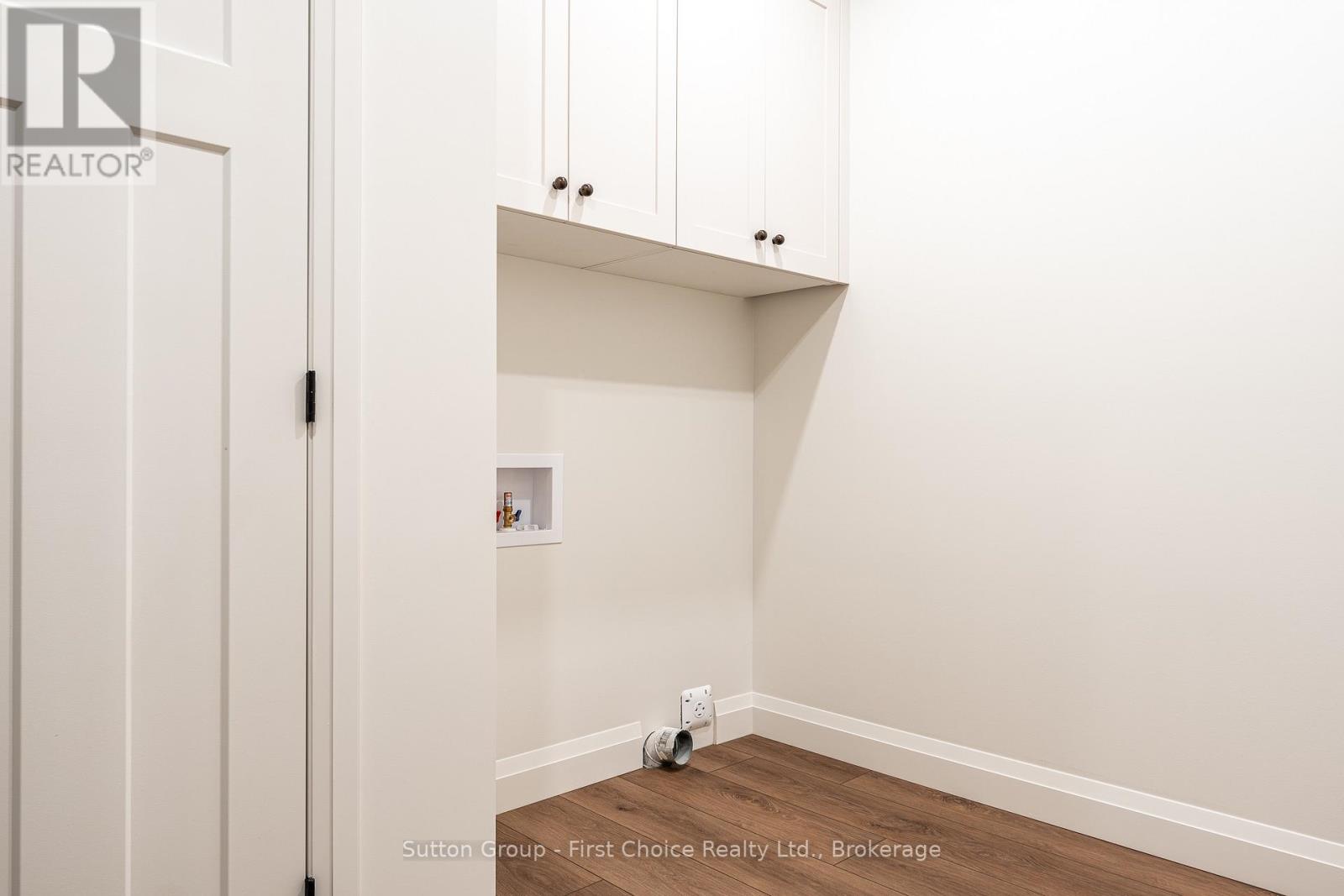 238 Henry Street Property Photo 6