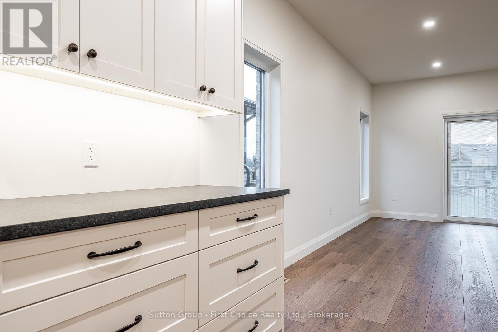 238 Henry Street Property Photo 18