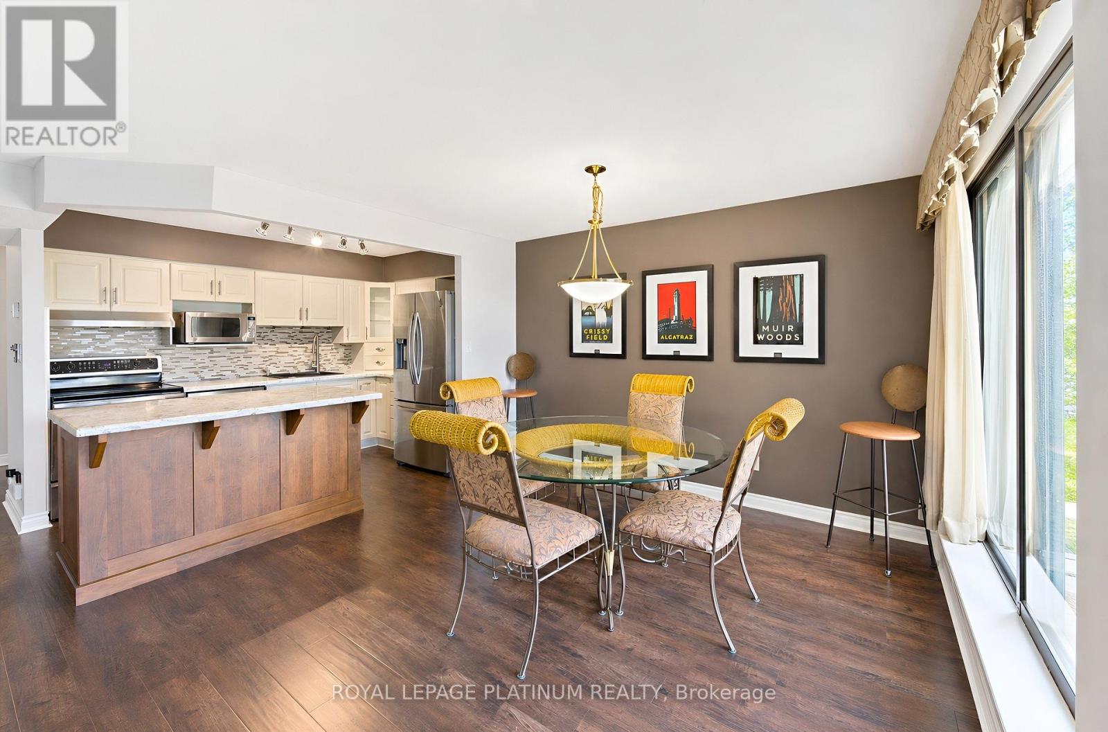 401 - 688 Preston Parkway Property Photo 3