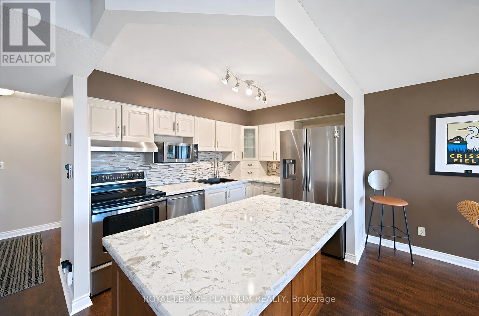 401 - 688 Preston Parkway Property Photo 6