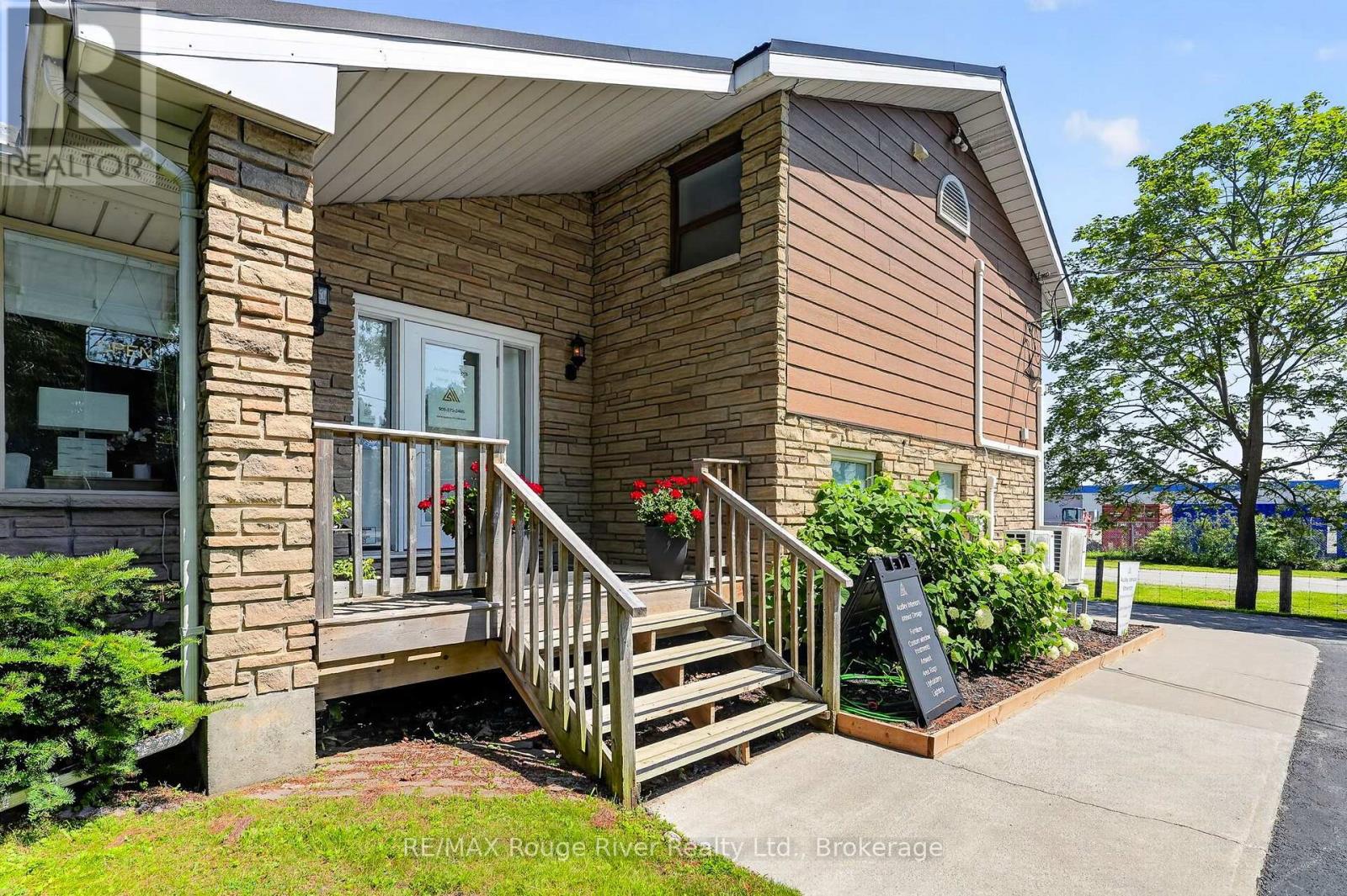 66 Elgin Street W Property Photo 7