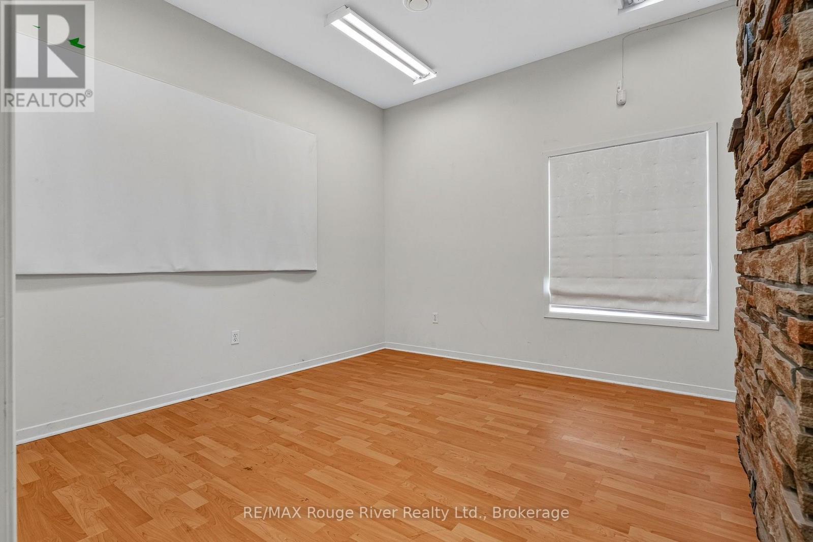 66 Elgin Street W Property Photo 28