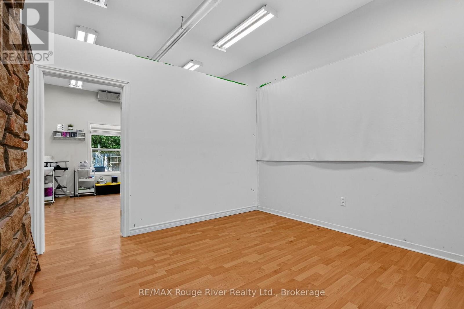 66 Elgin Street W Property Photo 29
