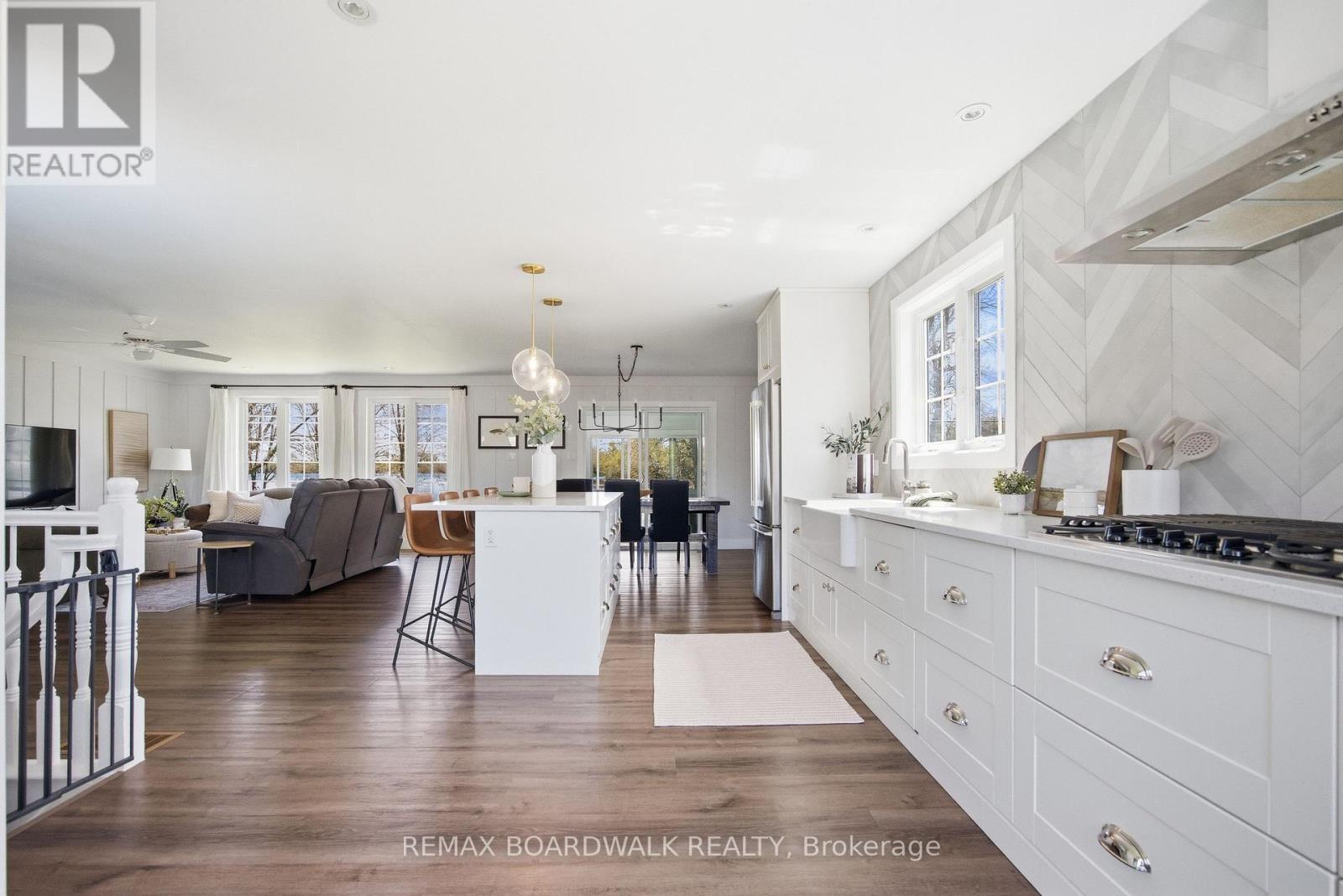 100 Mcculloughs Landing Property Photo 12
