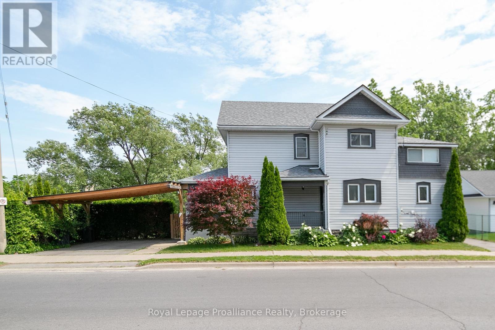 83 MOIRA STREET E