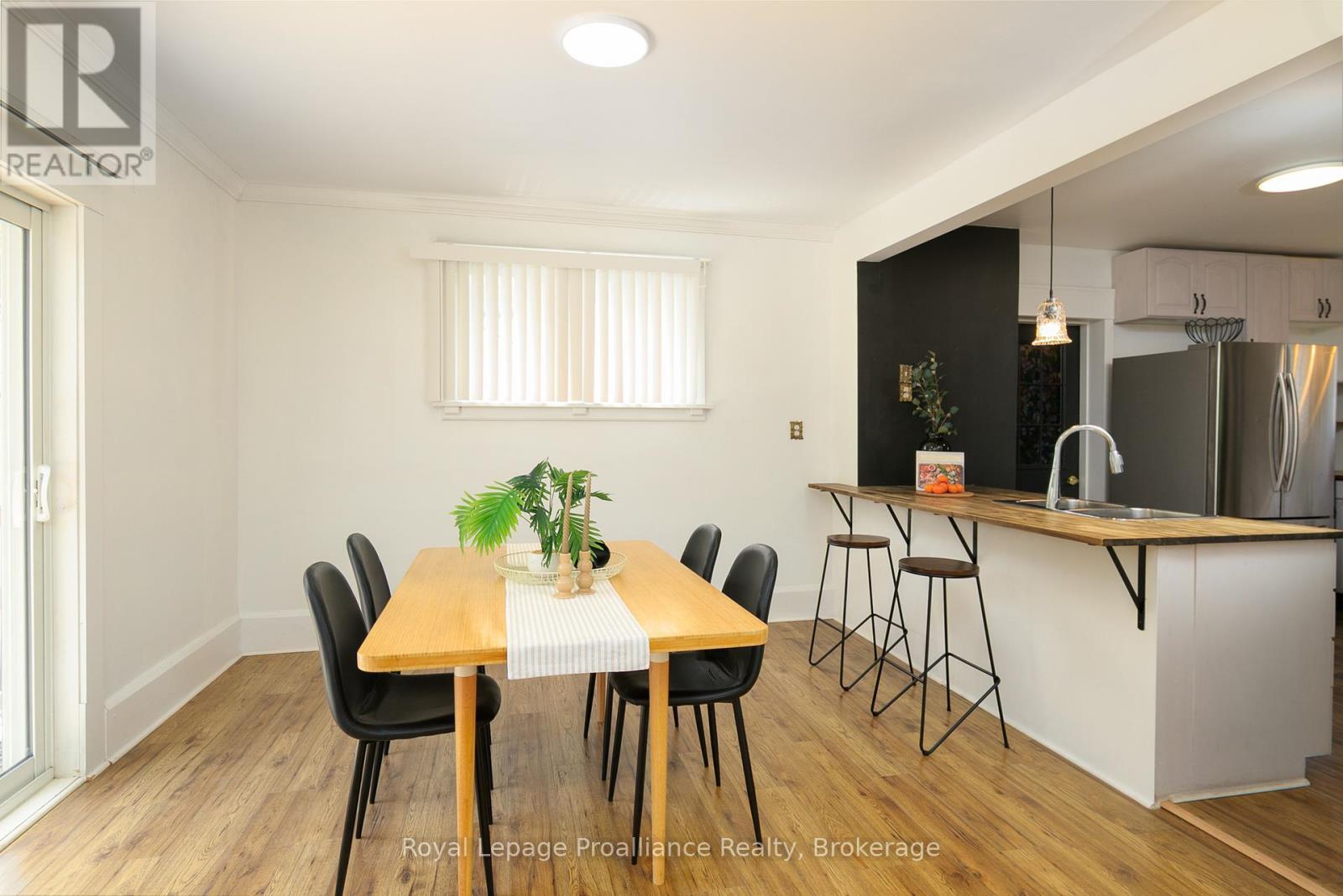 83 Moira Street E Property Photo 6