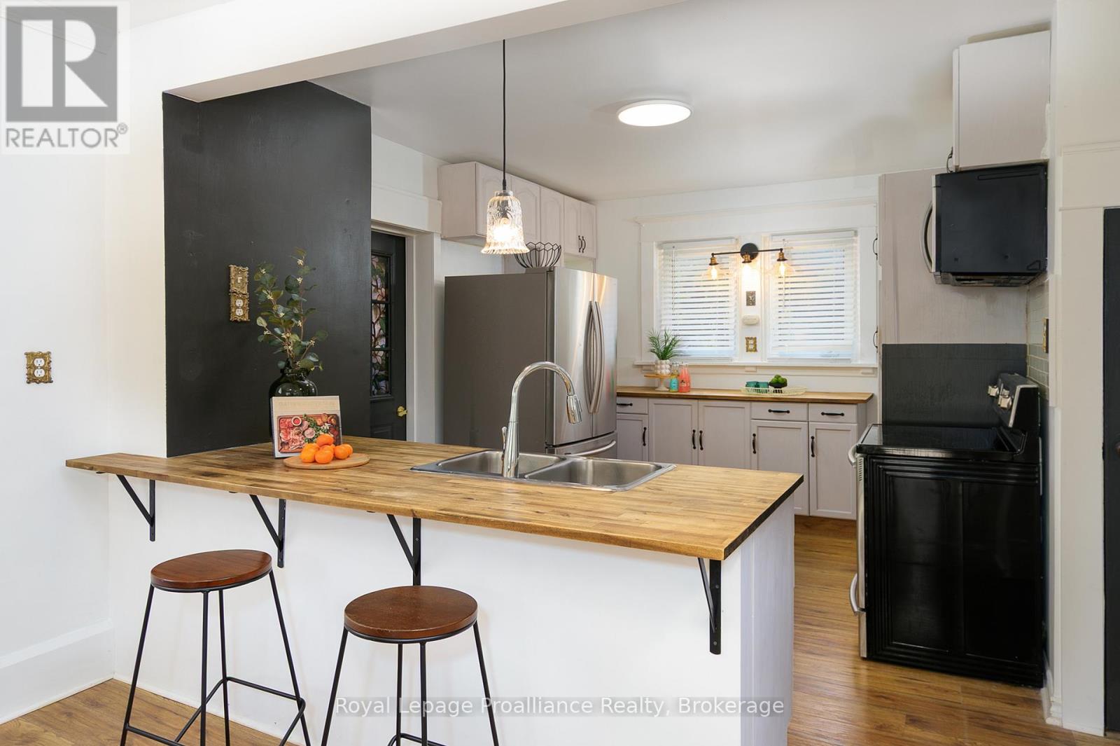 83 Moira Street E Property Photo 7