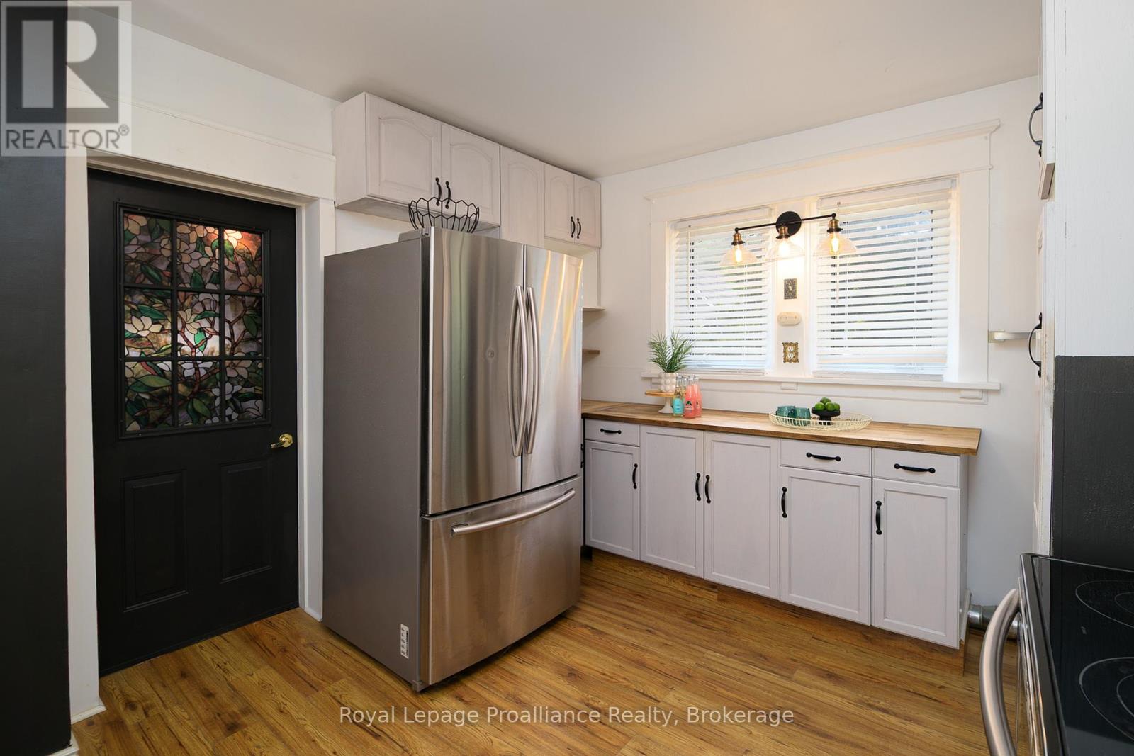 83 Moira Street E Property Photo 8