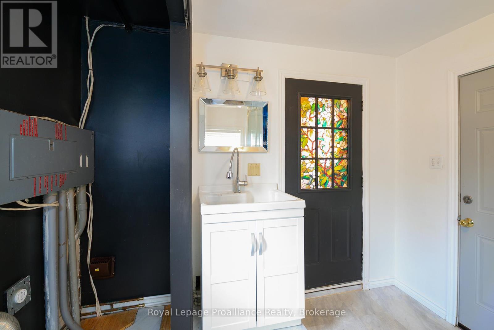 83 Moira Street E Property Photo 11