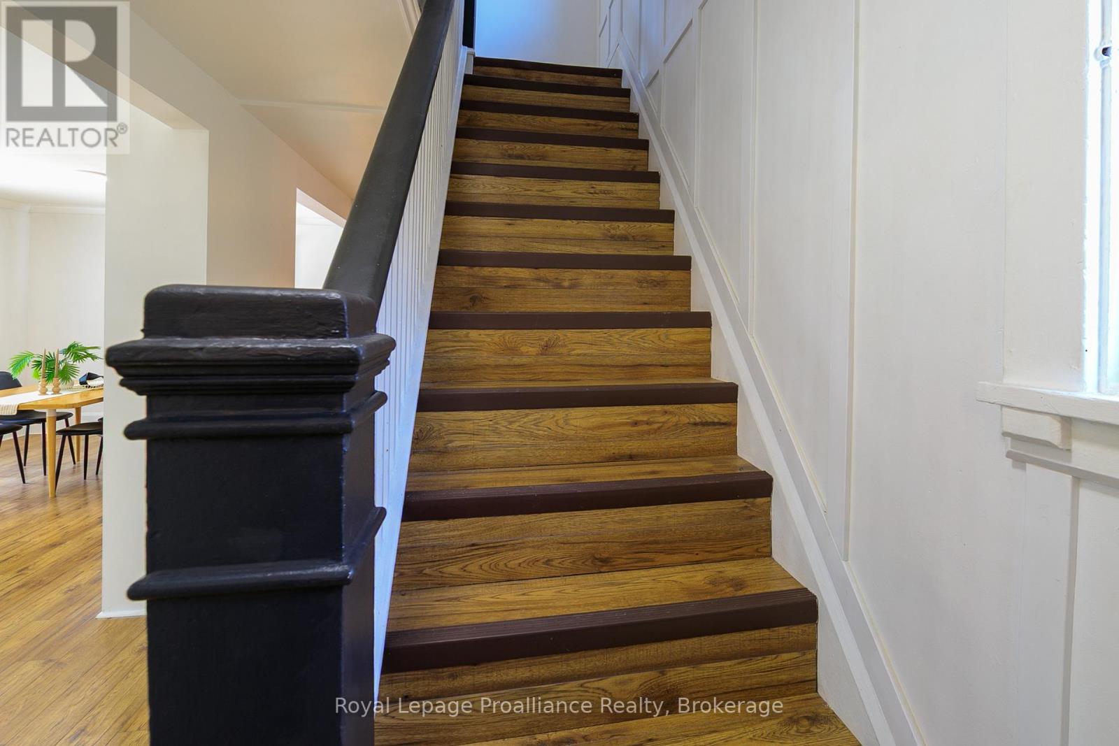 83 Moira Street E Property Photo 12