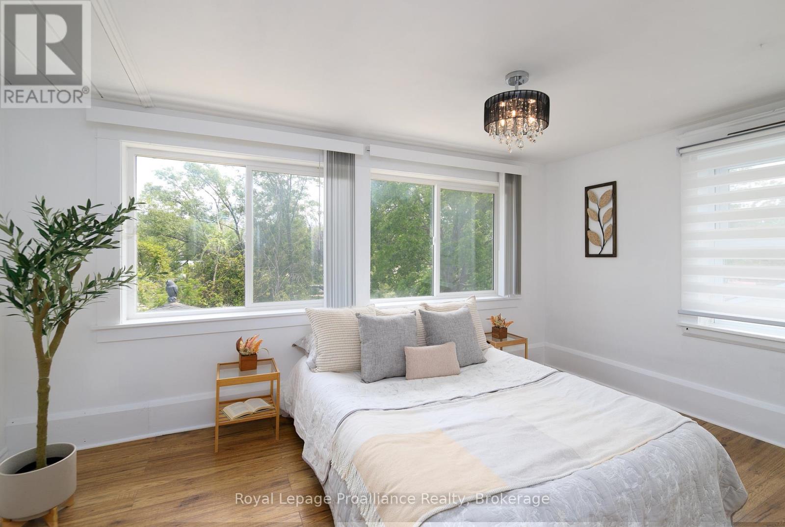 83 Moira Street E Property Photo 14