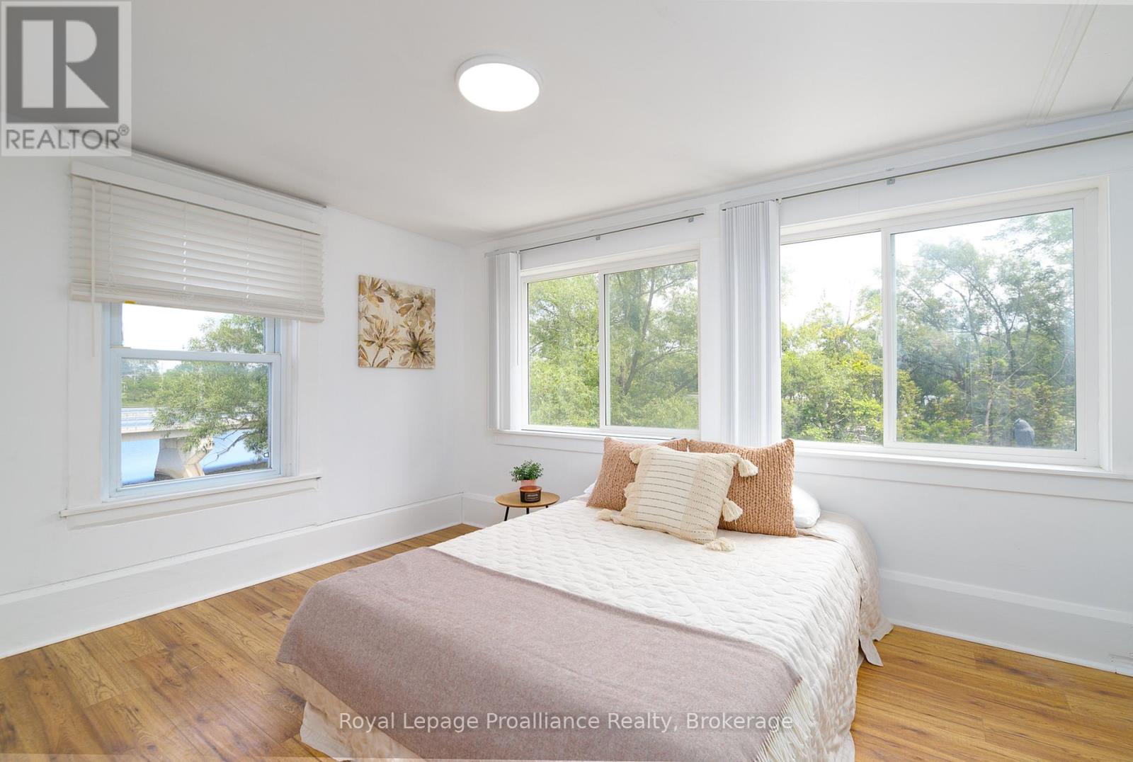 83 Moira Street E Property Photo 15