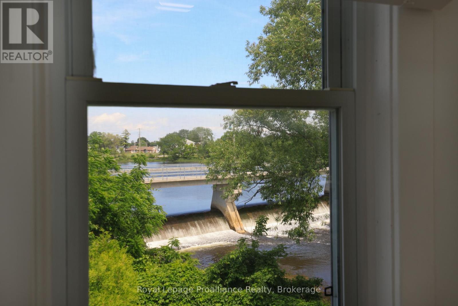 83 Moira Street E Property Photo 16