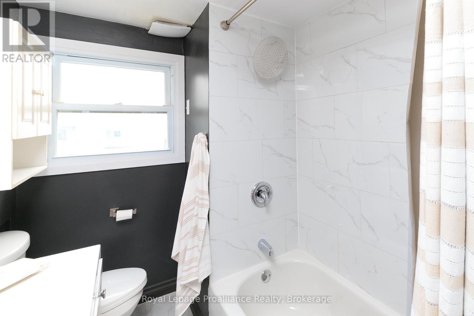 83 Moira Street E Property Photo 22