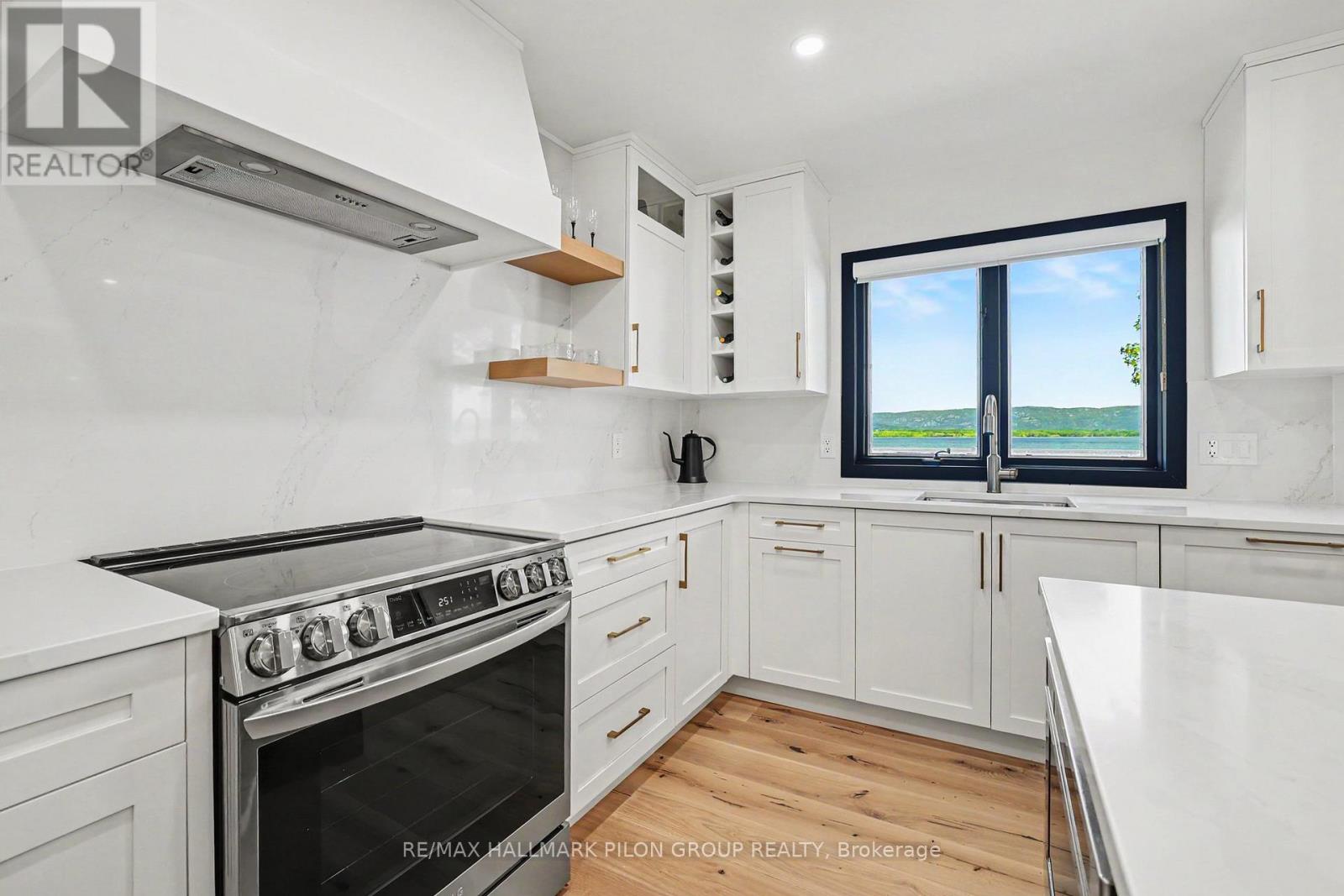 584 Bayview Drive Property Photo 13