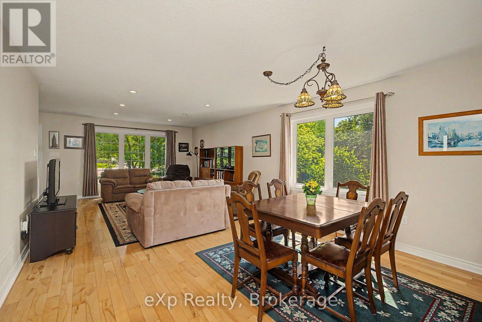 2 Mann Avenue N Property Photo 7