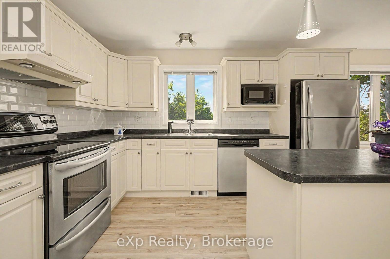 2 Mann Avenue N Property Photo 11