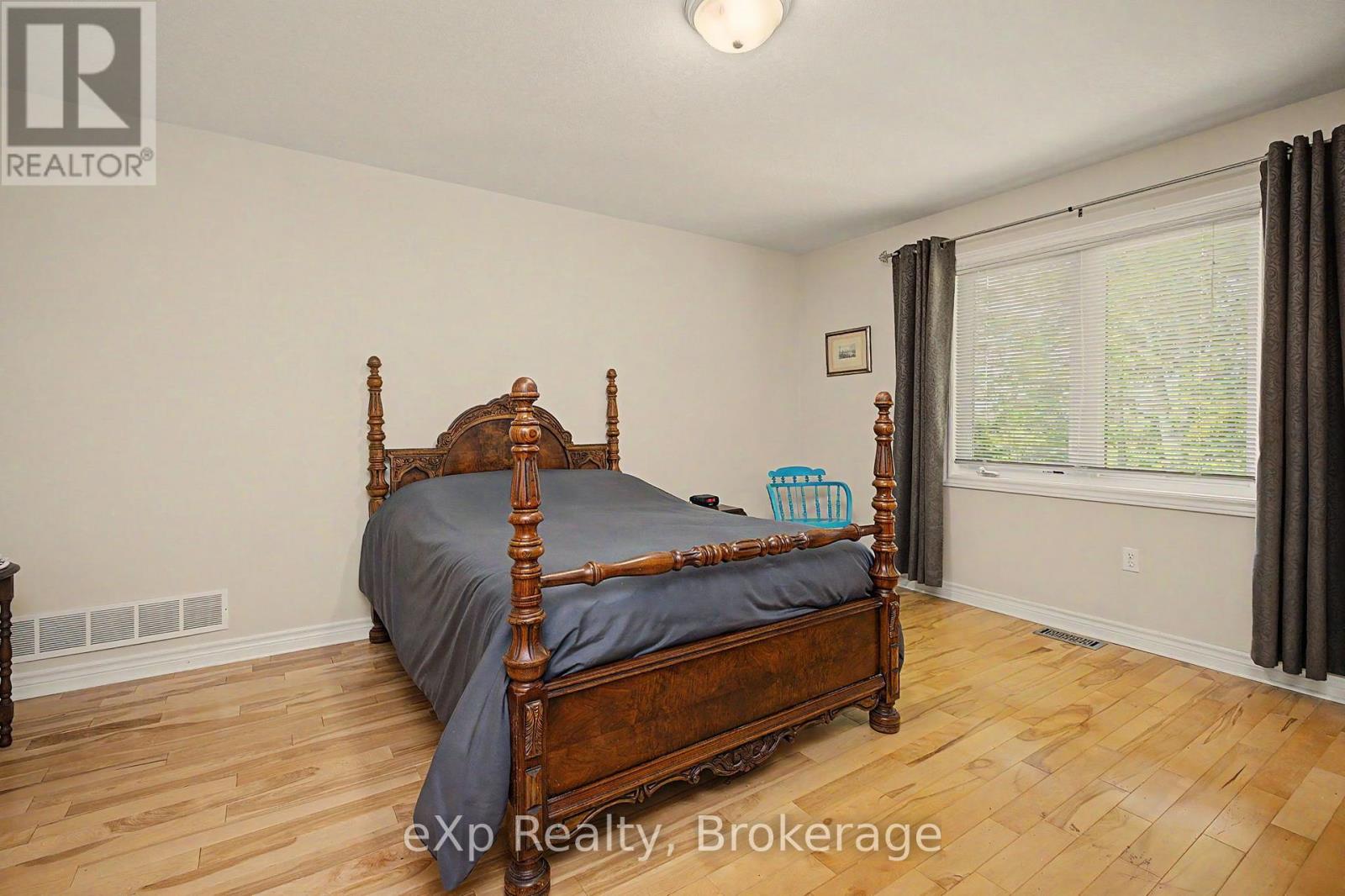 2 Mann Avenue N Property Photo 18