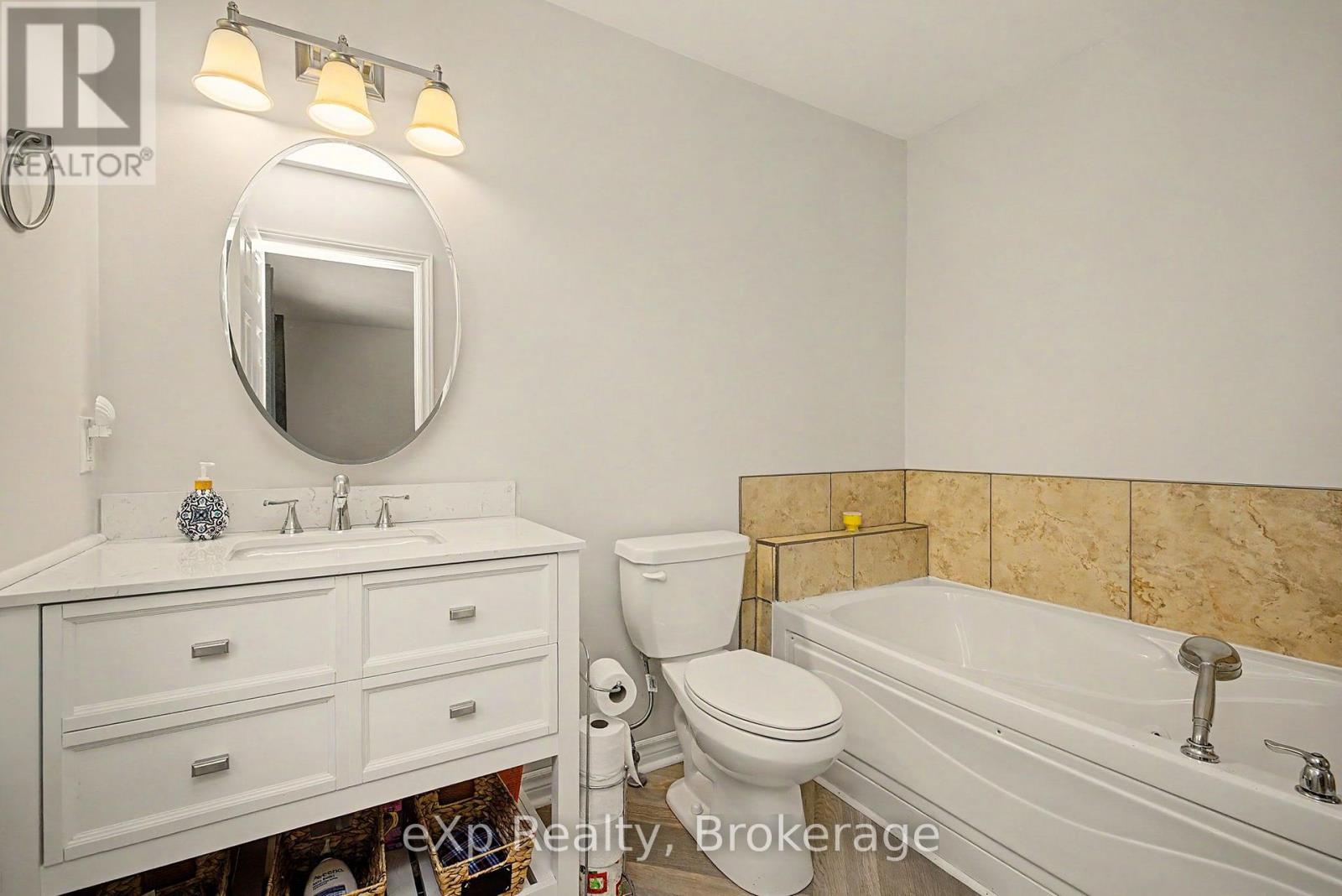 2 Mann Avenue N Property Photo 20