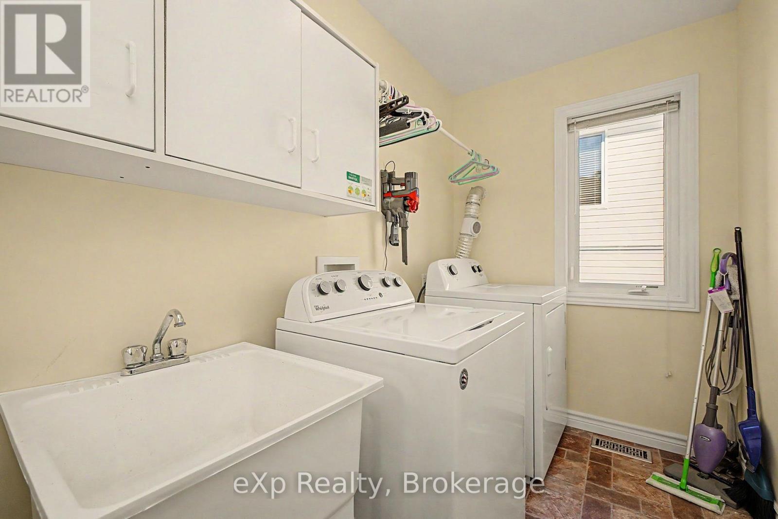 2 Mann Avenue N Property Photo 21