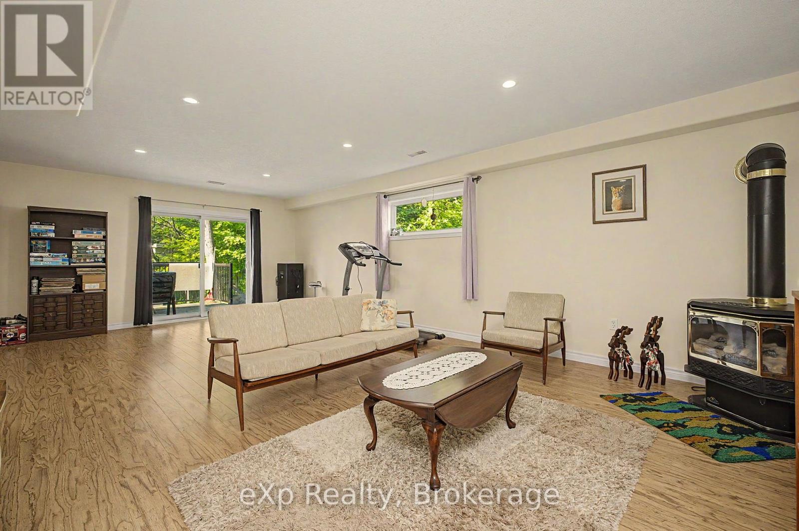 2 Mann Avenue N Property Photo 22