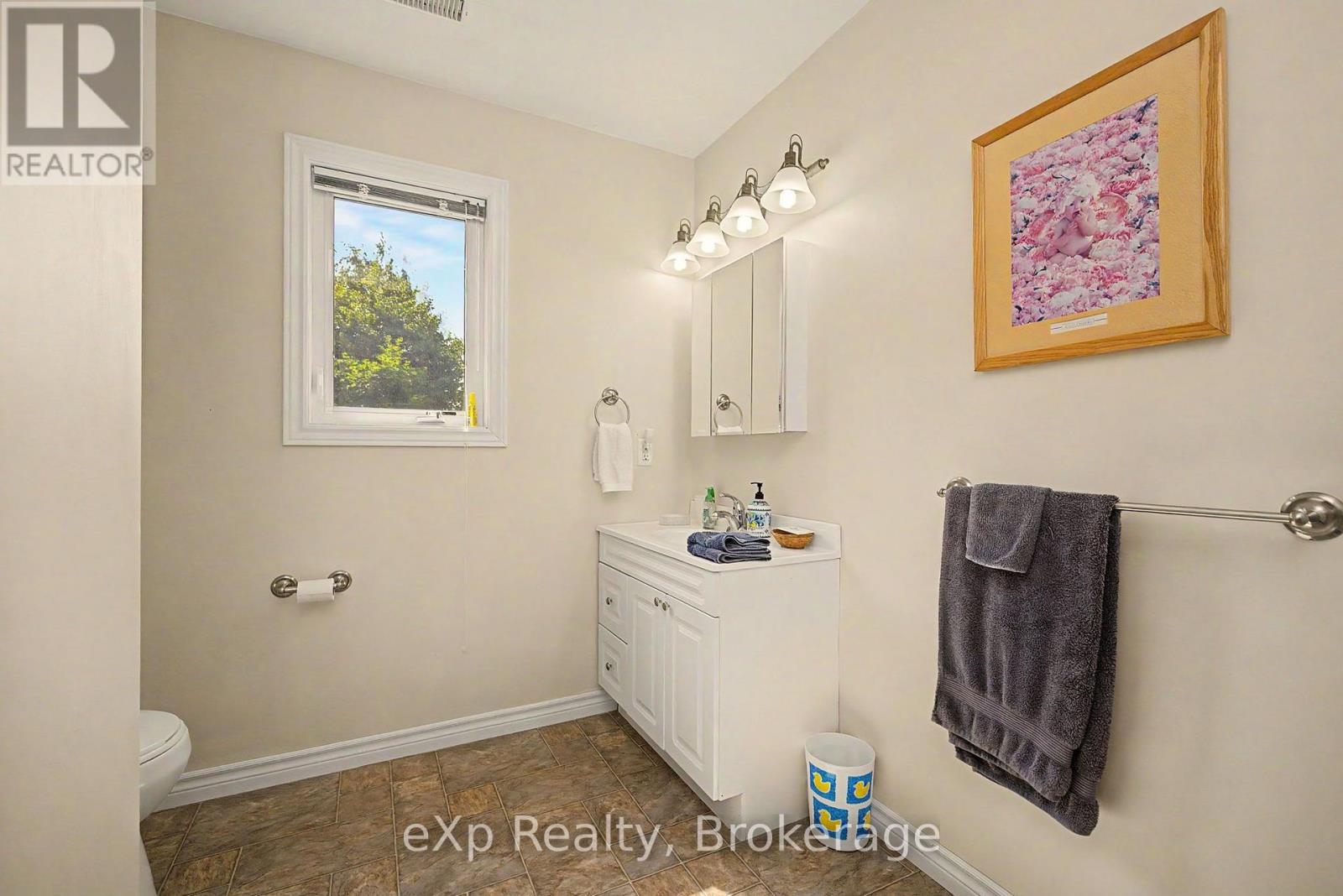 2 Mann Avenue N Property Photo 27