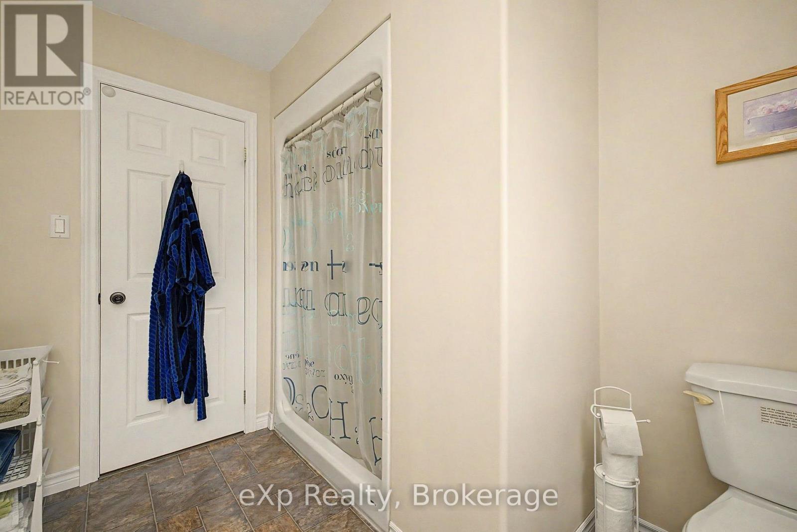 2 Mann Avenue N Property Photo 28
