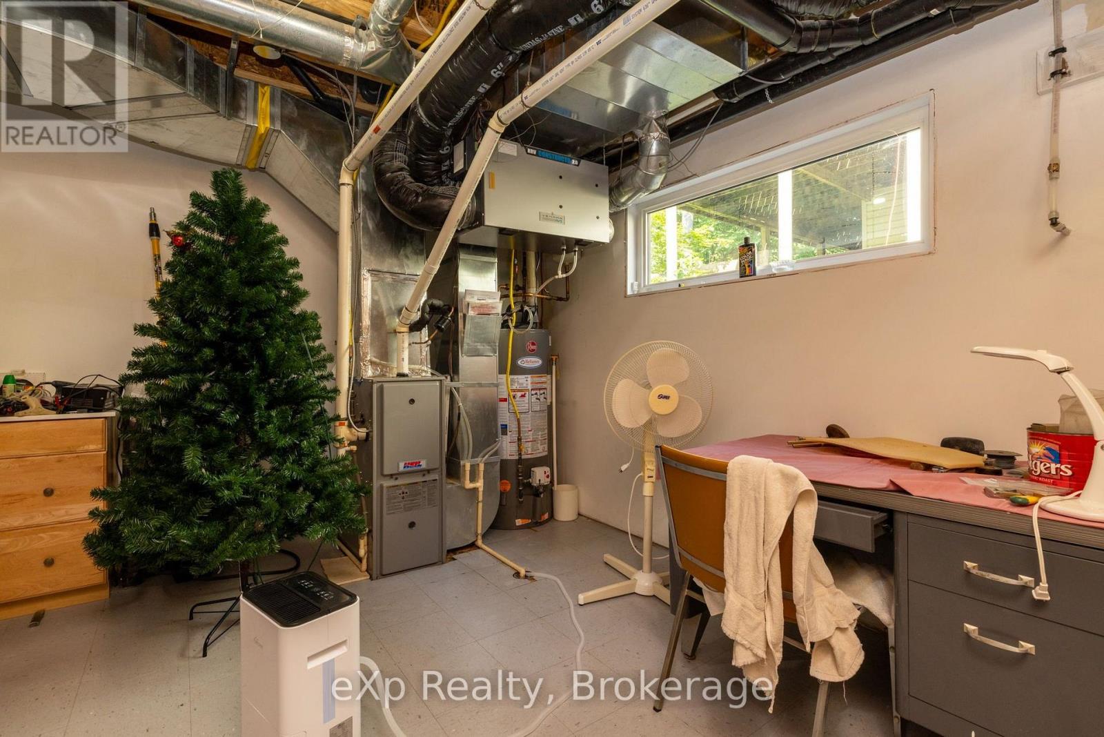 2 Mann Avenue N Property Photo 29