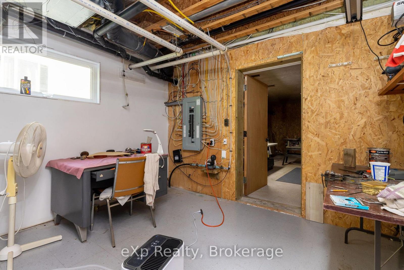 2 Mann Avenue N Property Photo 30