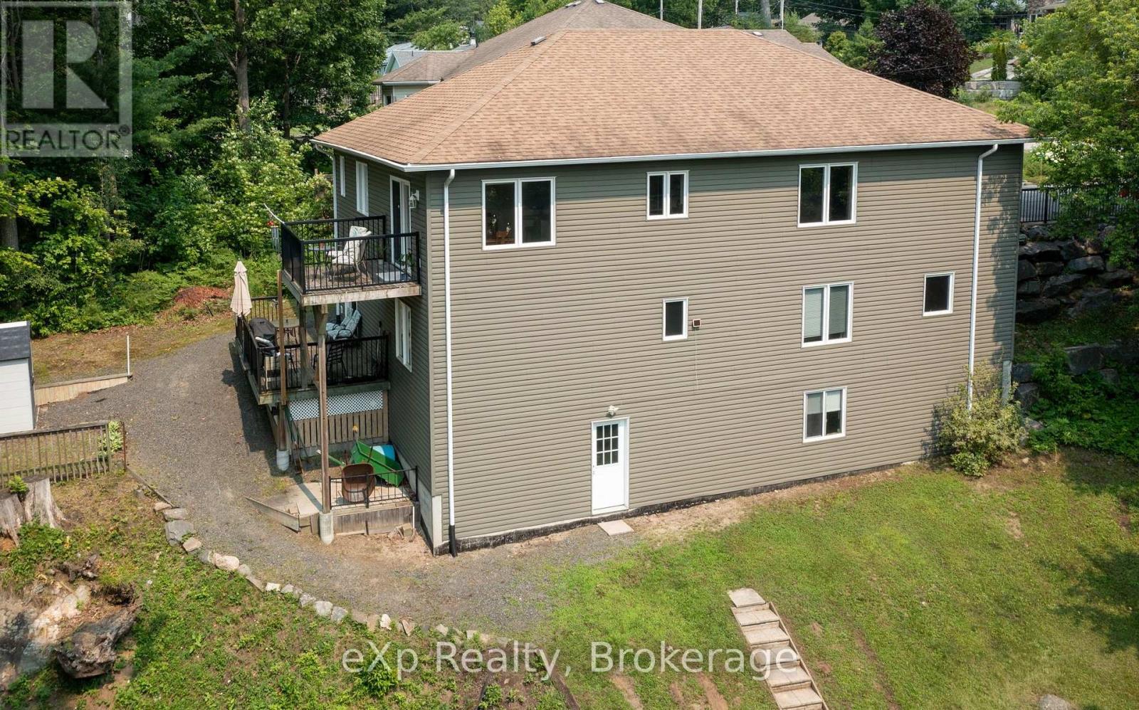2 Mann Avenue N Property Photo 34