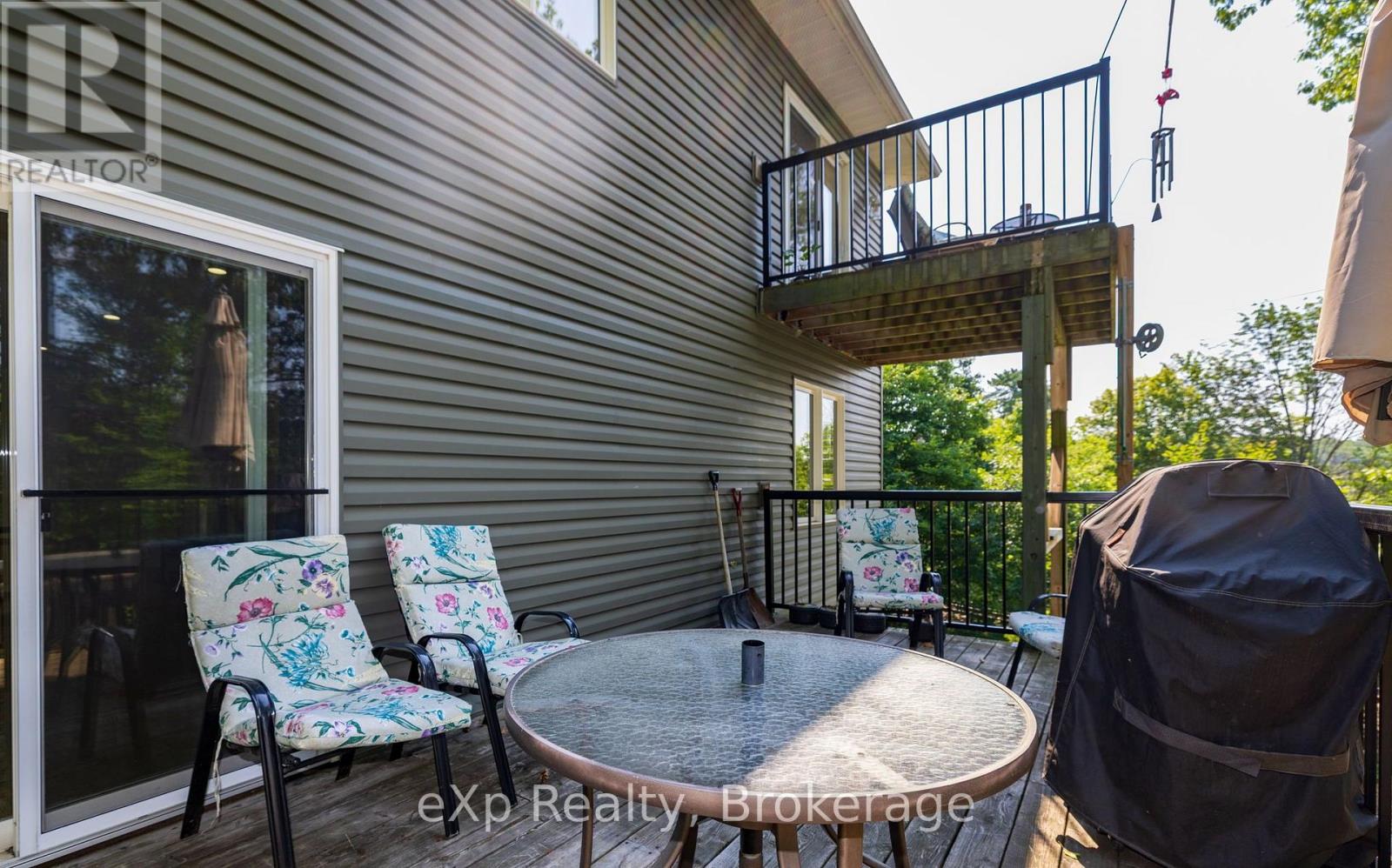 2 Mann Avenue N Property Photo 40