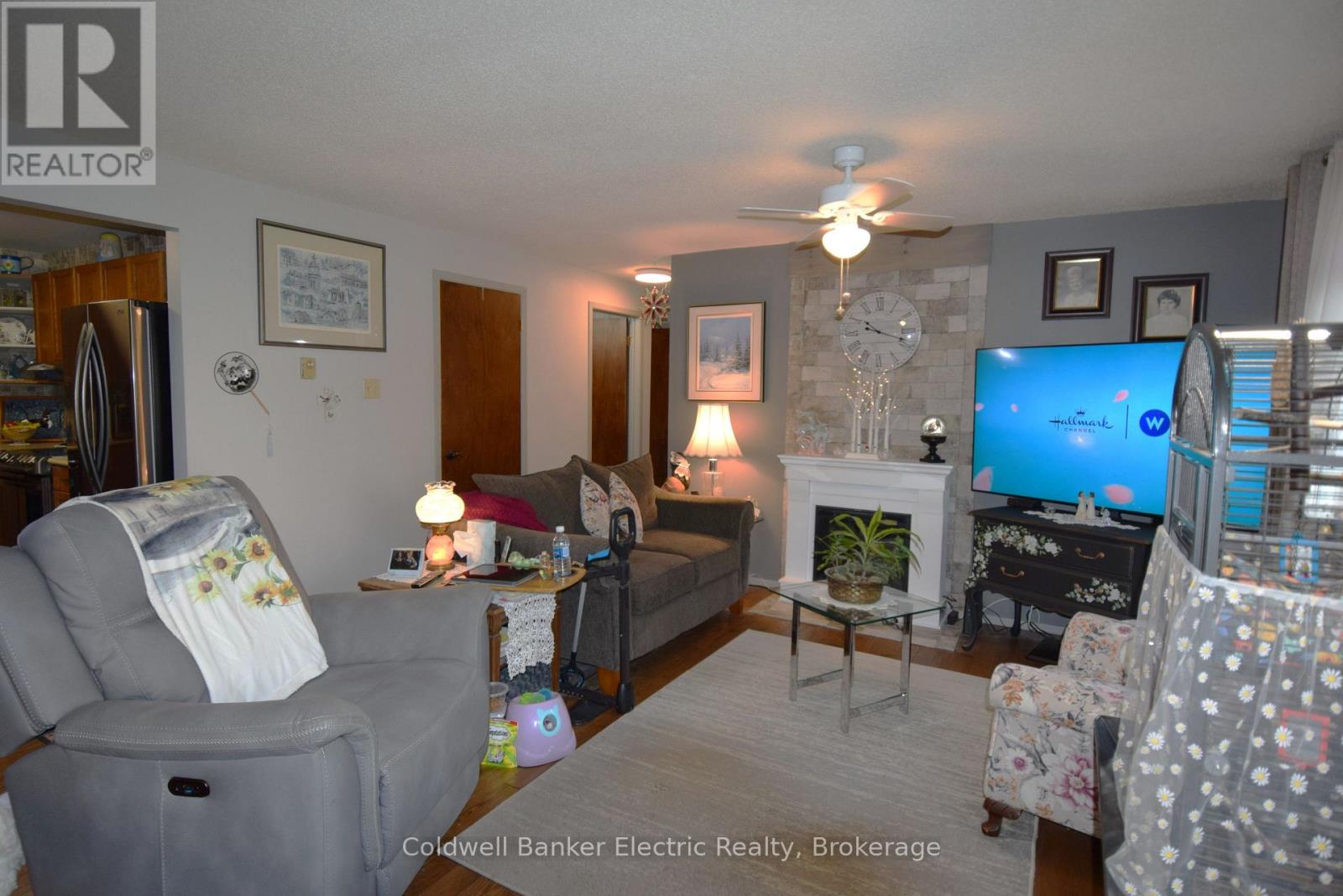 104 - 2418 Mountland Drive Property Photo 6