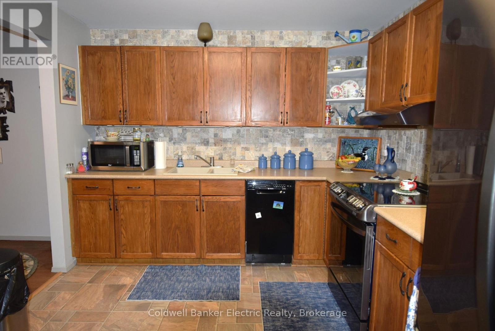 104 - 2418 Mountland Drive Property Photo 9