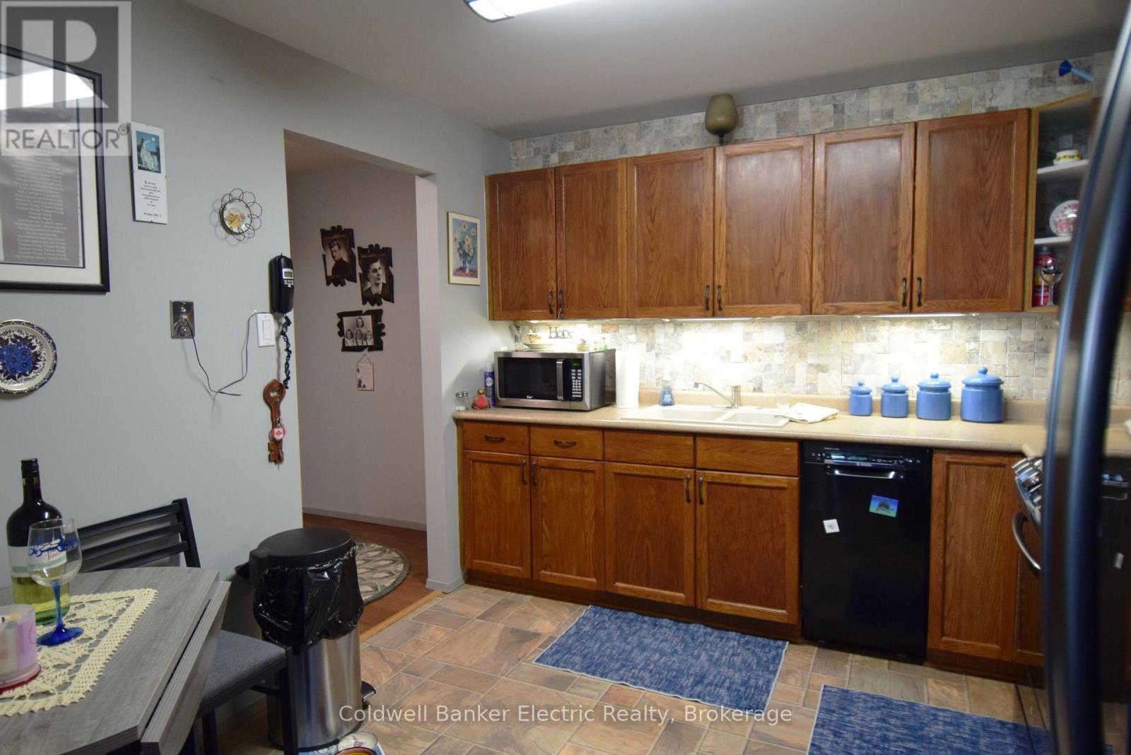 104 - 2418 Mountland Drive Property Photo 10