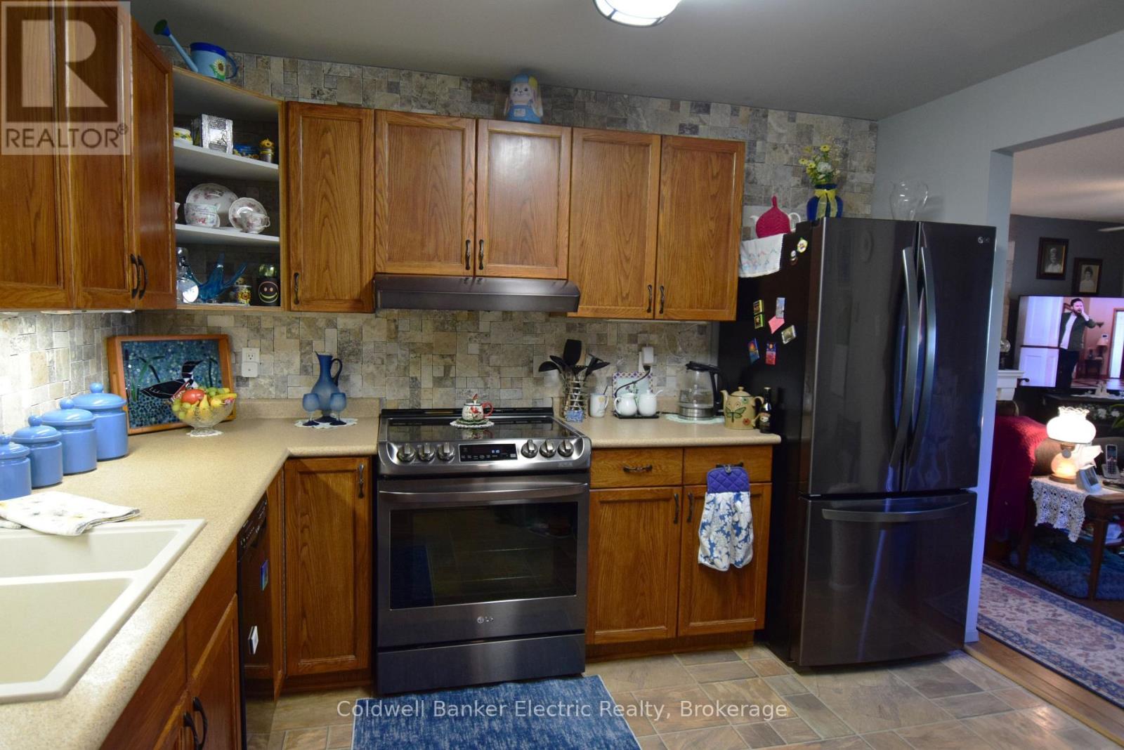 104 - 2418 Mountland Drive Property Photo 12